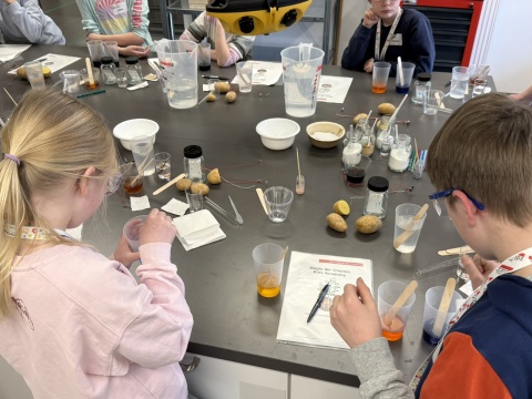 Die Magie der Chemie am 22.3.25 bei Jowat SE