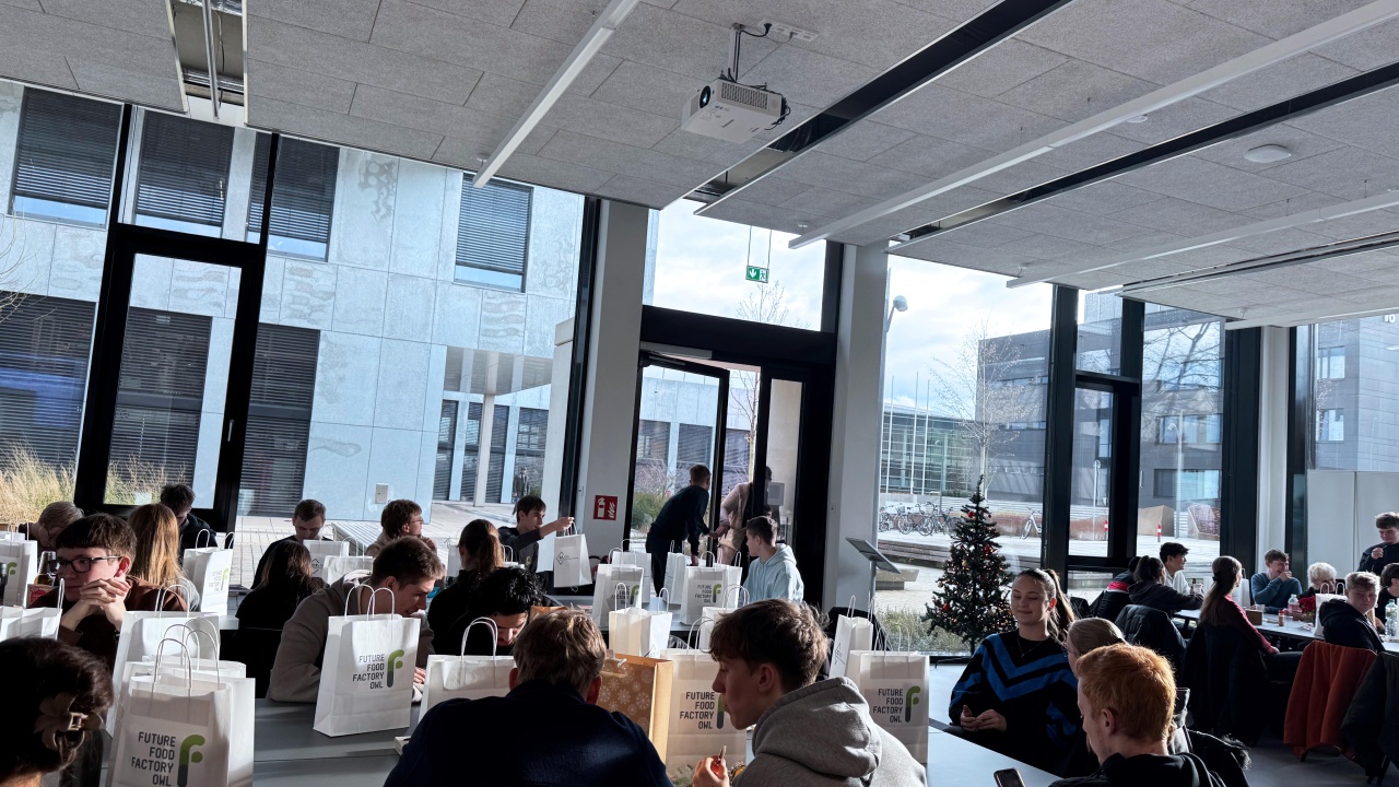 Engelbert-Kaempfer-Gymnasium zu Besuch in der Future Food Factory OWL, 19.12.24