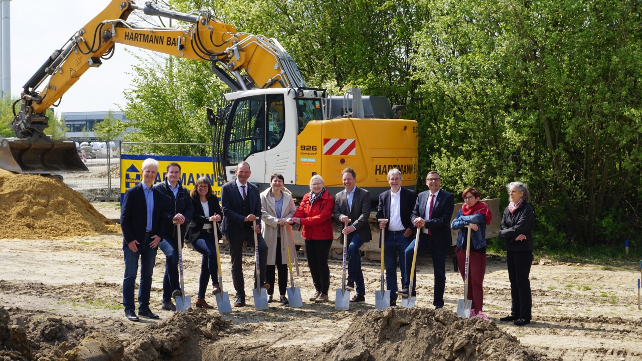 Erster Spatenstich für Kita auf dem Innovation Campus