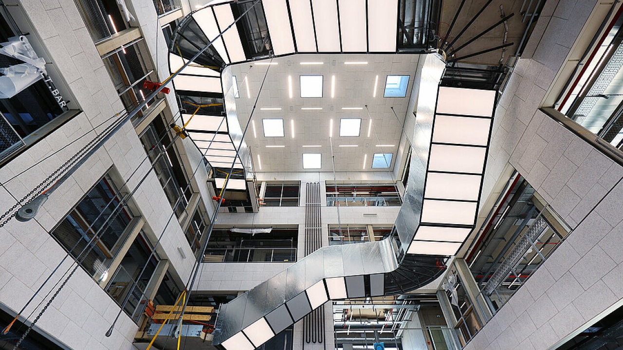 InnovationSPIN - Die gigantische Treppe ist montiert