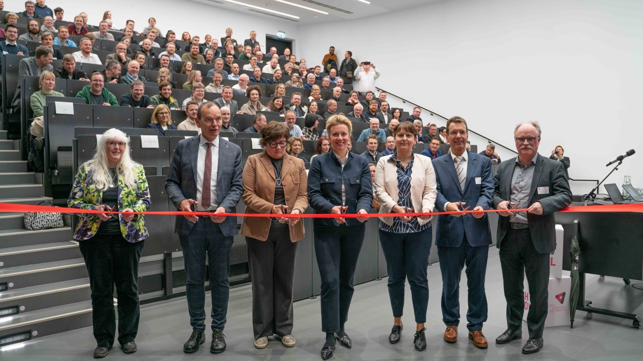 Technische Hochschule Ostwestfalen-Lippe eröffnet zwei neue Laborgebäude auf dem Innovation Campus Lemgo, 28.11.24