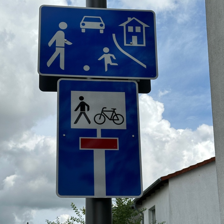 Campusallee ist verkehrsberuhigte Zone und Sackgasse!