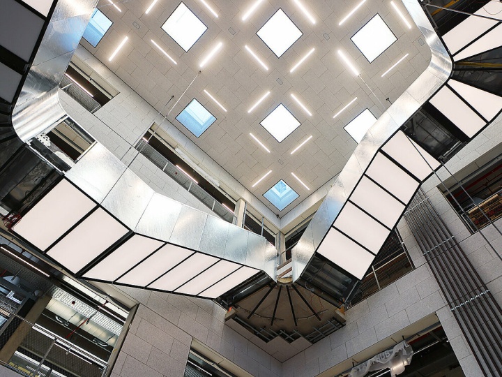 InnovationSPIN - Die gigantische Treppe ist montiert