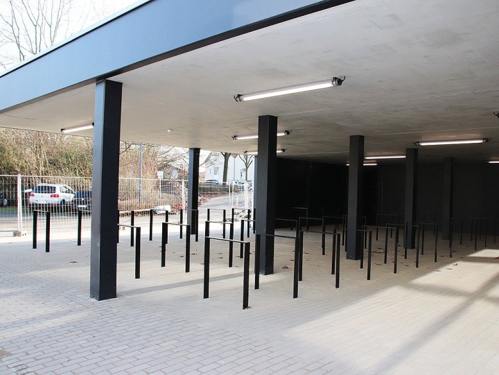 Sicher angeschlossen - Neuer moderner Fahrradstellplatz am Campus in Lemgo