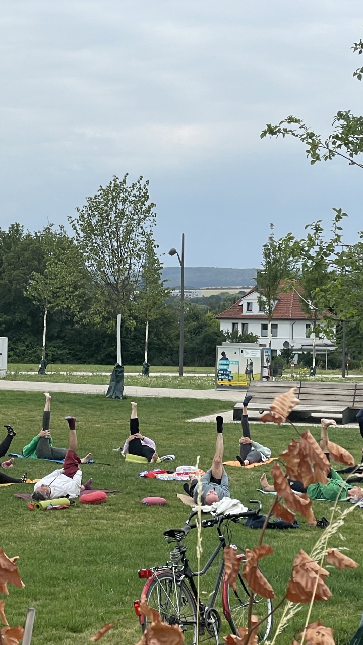 Yoga auf der Campuswiese